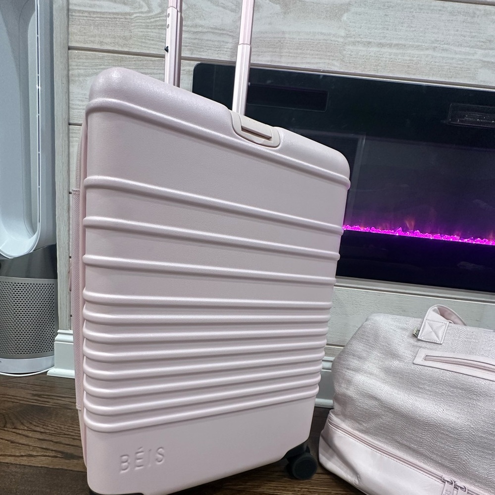 BÉIS Sakura Carryon Suitcase